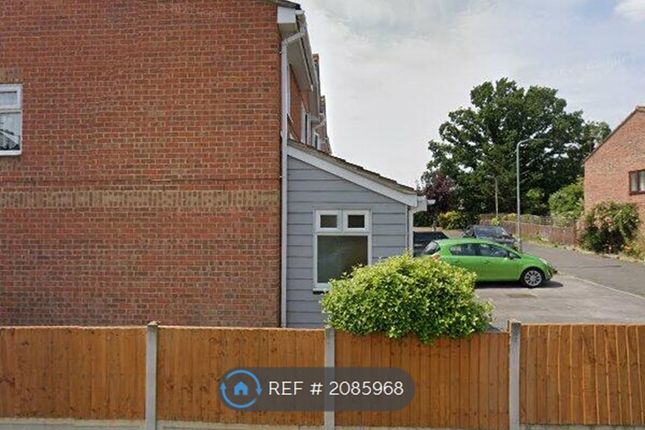 Thumbnail Flat to rent in Chestnut Road, Basildon