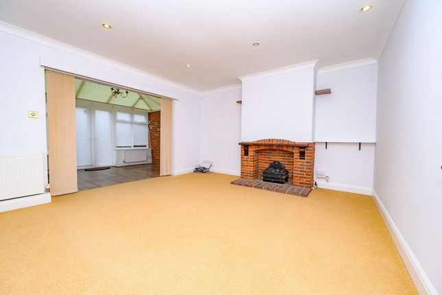 81, The Crescent, Abbots Langley photo 3