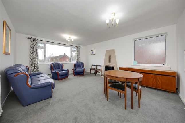 31, Hilltop Road, Chesterfield photo 4