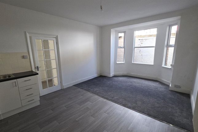 Flat 7, Camden House, 8 Chandos Square, Broadstairs photo 2
