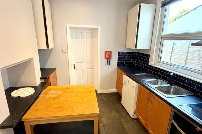26, Laburnum Road, London photo 3