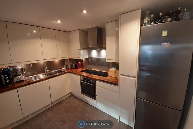 Thumbnail Flat to rent in Compass House, London