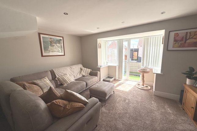 18, Pearwood Close, Rotherham photo 3