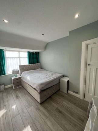 47 Hiliary Gardens, Stanmore photo 5