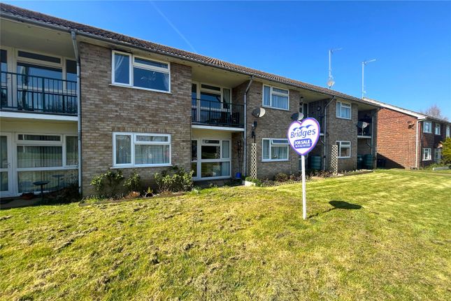 1-bed flat on 9, Yeomans Close, Tongham, £150,000