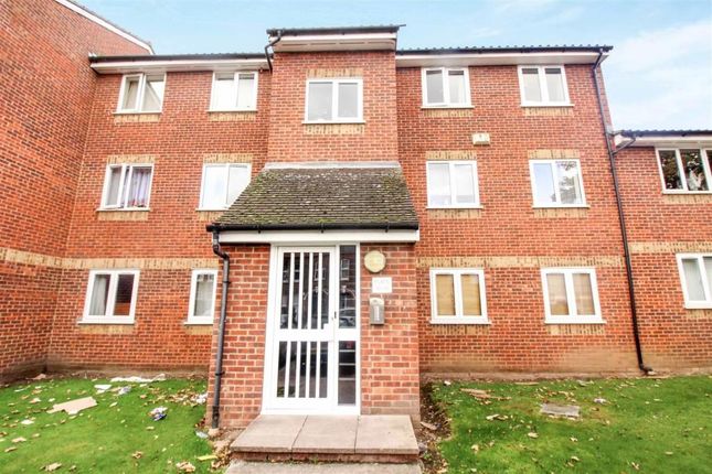 Thumbnail Flat for sale in Liden Close, London