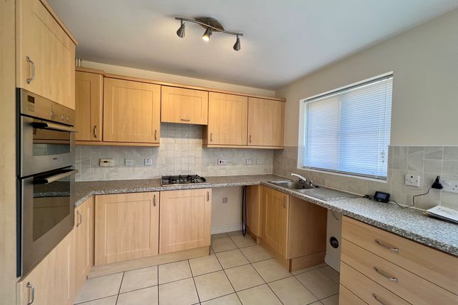 33, Kingfisher Way, Bury St Edmunds photo 2