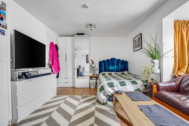 7, Viewfield Close, Harrow photo 3