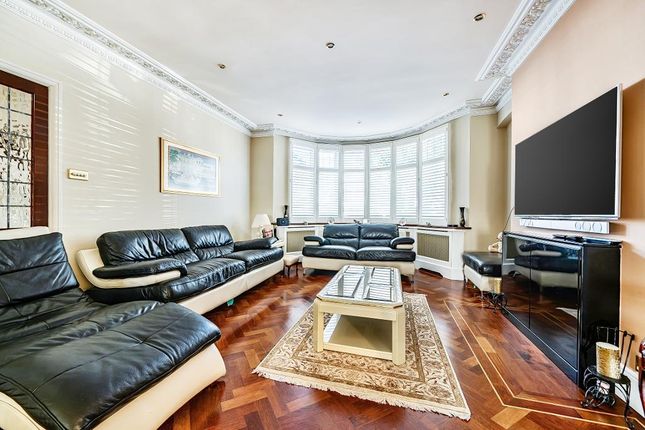 15, Langside Crescent, Southgate photo 2