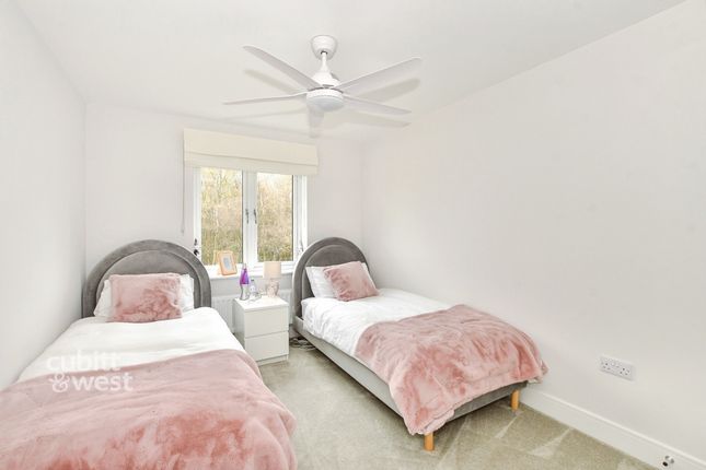 Apartment 4, 24, Cordingley Drive, Crawley photo 4