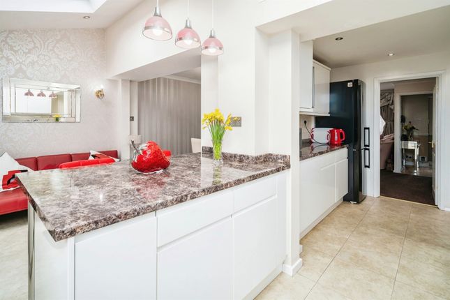 End terrace house for sale in The Croft, Broxbourne