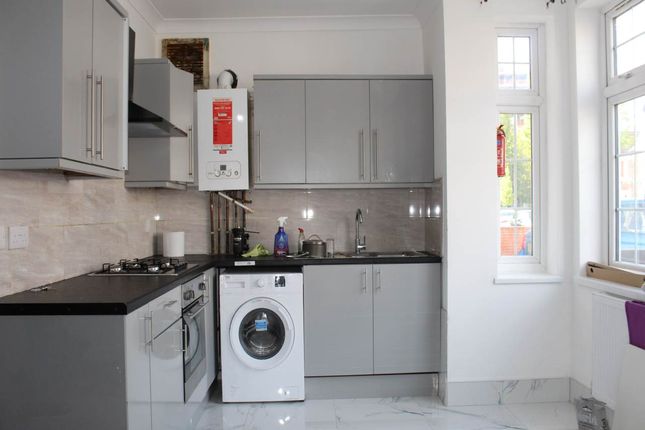 Thumbnail Flat to rent in Villiers Road, Southall, Middlesex