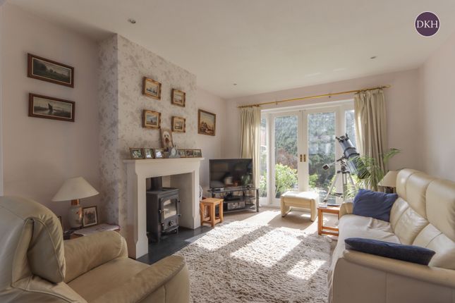 104, Woodmere Avenue, Hertfordshire photo 3