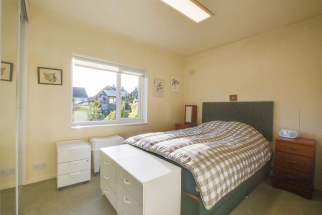 10 Wayside Drive, Leicester photo 4