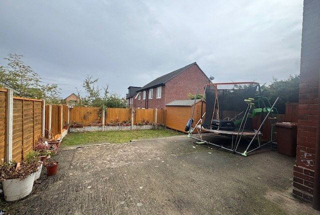 24, Thorn Grove, West Yorkshire photo 4