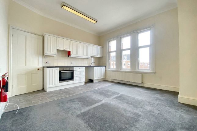 Flat to rent in Upper High Street, Cradley Heath