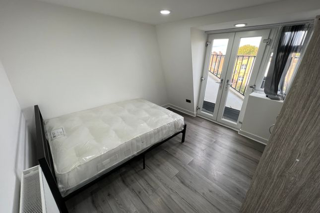 Thumbnail Room to rent in Dunlace Road, London