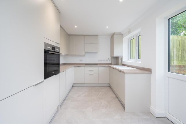 10, London Road, Burgess Hill photo 4