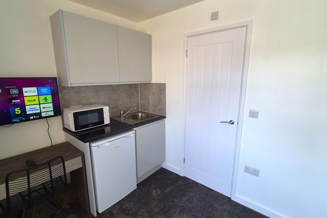 Room 4, 74, Milestone Road, Dartford photo 5