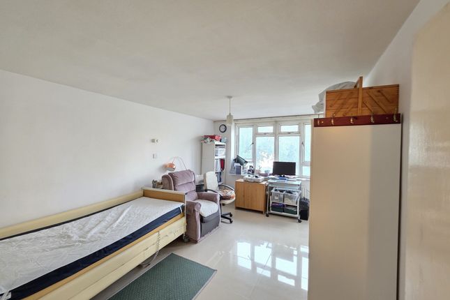 Flat 24 52, Mapesbury Road, London photo 2