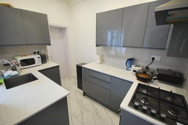 32 CROMWELL ROAD, WEMBLEY photo 2