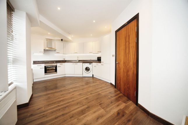 Flat for sale in Park Street, Luton