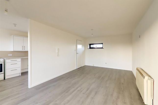 8, Hazelwood Lodge, Lancing photo 3