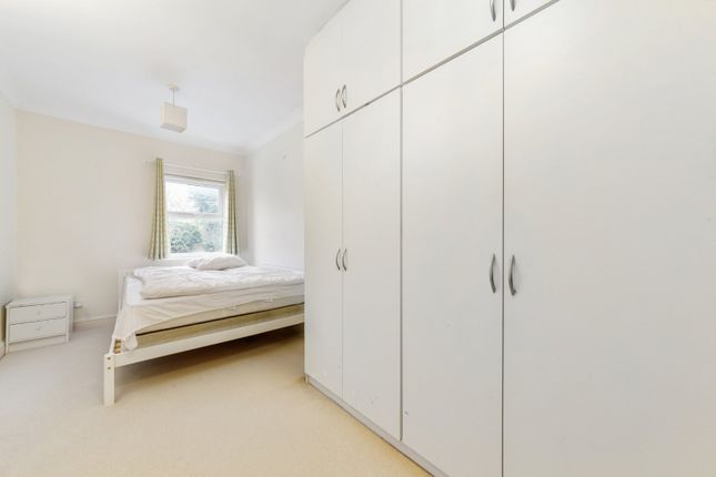 Flat for sale in Thorney Hedge Road, London