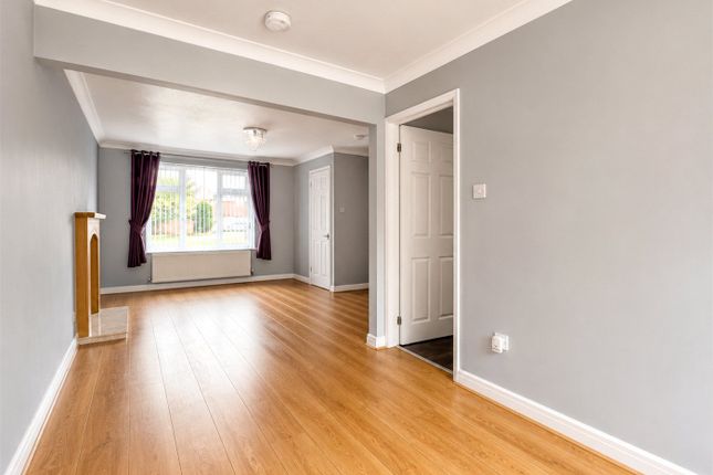 52, Russell Crescent, Sleaford photo 3