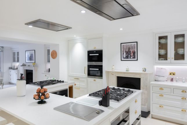 Town house for sale in Craven Street, London