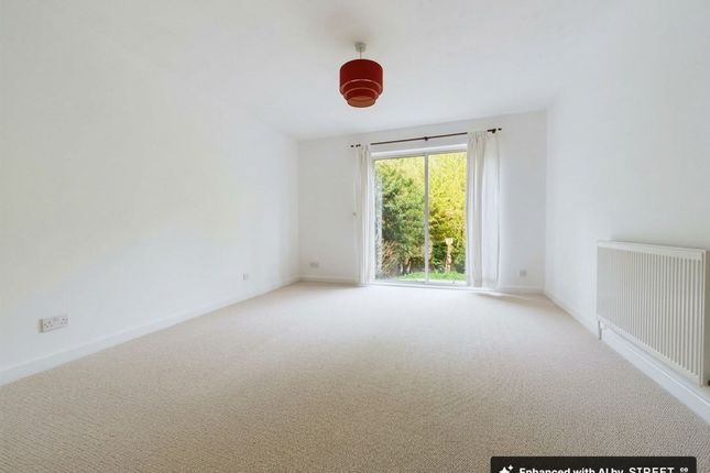 24 Springford Gardens, Southampton photo 2