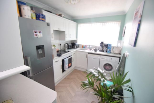 31, Benbow Avenue, Eastbourne photo 3