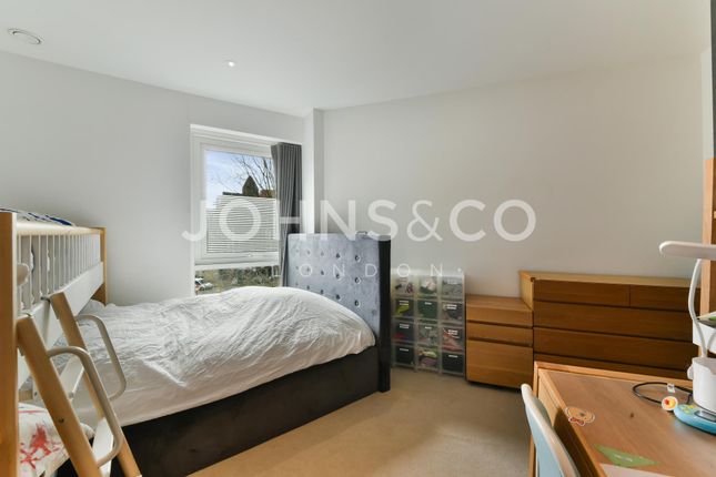 Flat to rent in Quartz House, Dickens Yard, Ealing