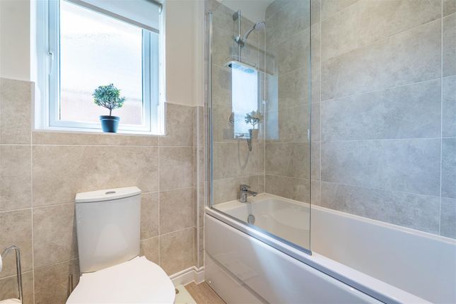 8, Green Hill Drive, Leyland photo 4