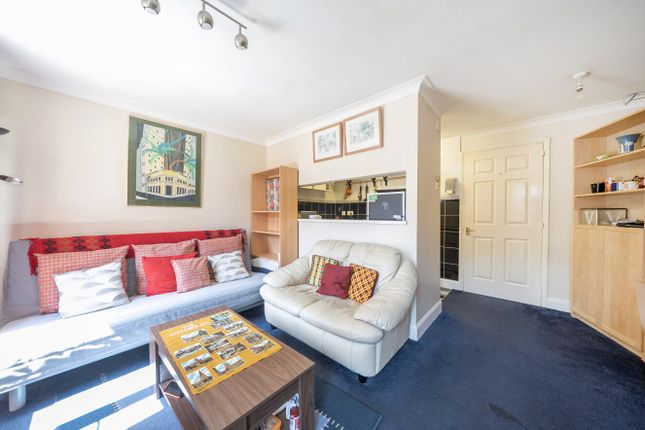9, Worthington Close, Mitcham photo 4