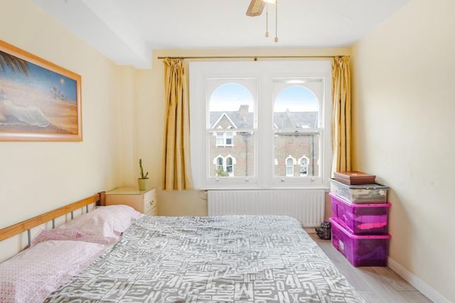 Flat to rent in Tff, Lowfield Road, West Hampstead
