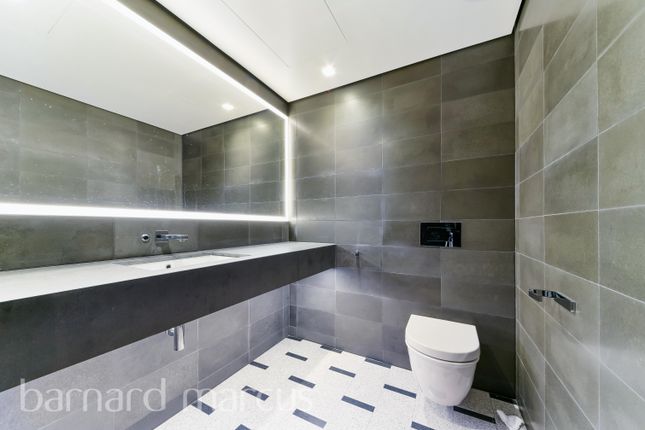 Flat to rent in Centre Point, 101-103, New Oxford Street