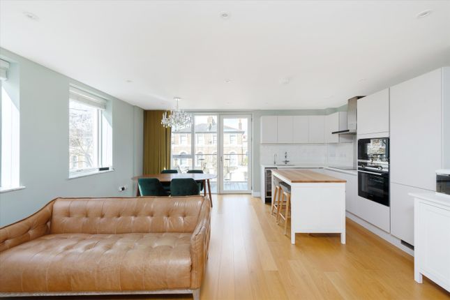 Flat for sale in Tollgate Gardens, London