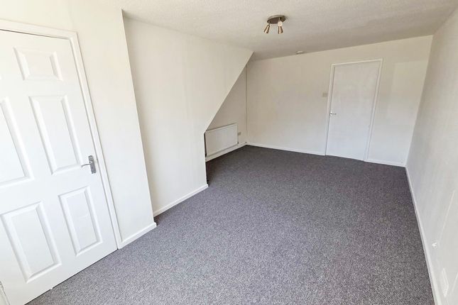 18, Llys Y Celyn, Caerphilly photo 3
