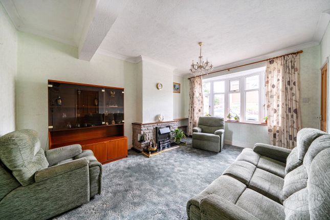 9, Bardsley Drive, Farnham photo 2