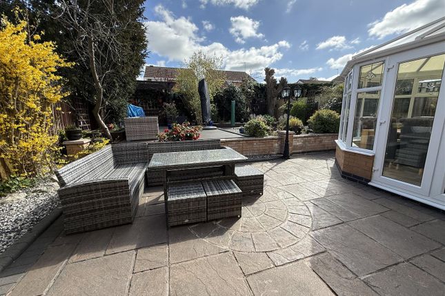 37, Burnham Drive, Leicester photo 2