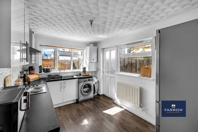 21, Highfield Avenue, Grimsby photo 4