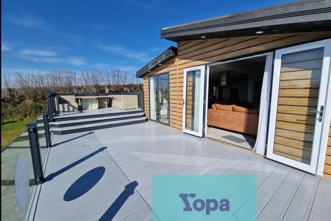 Front / Decking
