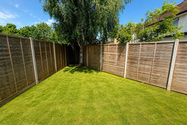 2, Mildred Avenue, Borehamwood photo 2