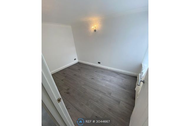 Olivia Court, Chase Side, Enfield photo 3