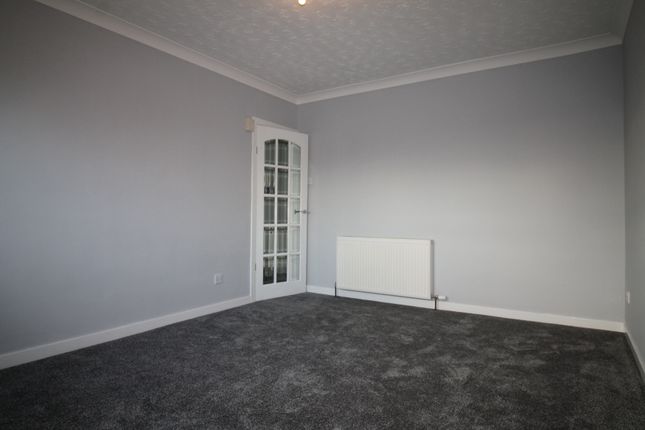 Flat to rent in Parker Place, Kilsyth