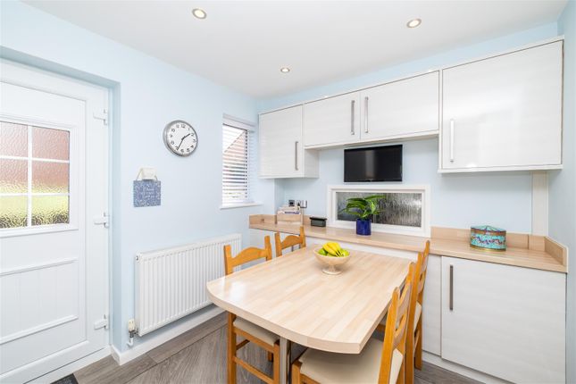 10, Birchfields Garth, Leeds photo 4