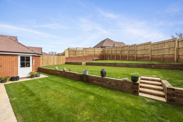 Detached bungalow for sale in Woodpeckers, Billingshurst