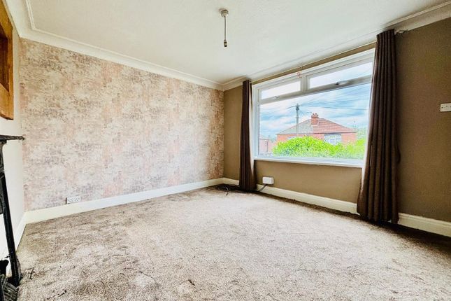20, Blue Hill Crescent, Leeds photo 2