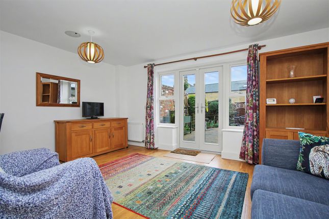 7, Daventry Close, Woodford photo 2